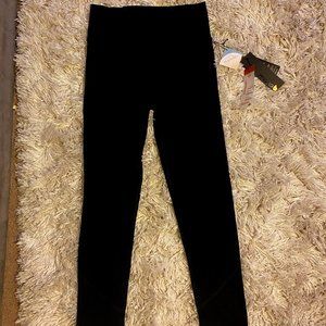 Mono b activewear black capri leggings
